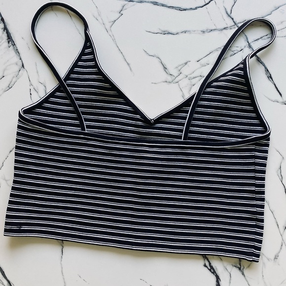 **SOLD**Aritzia Talula Cropped Tank Top - Picture 2 of 4